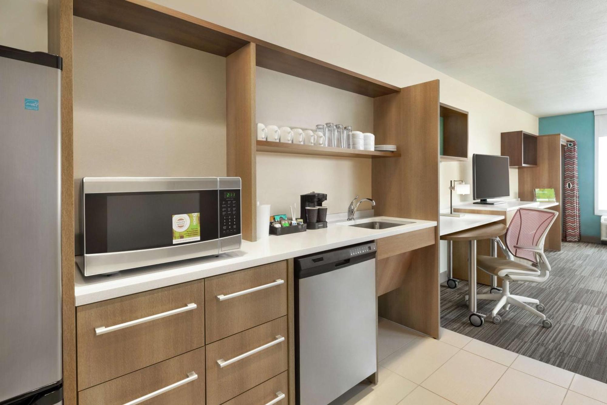 Home2 Suites By Hilton Bismarck Bagian luar foto