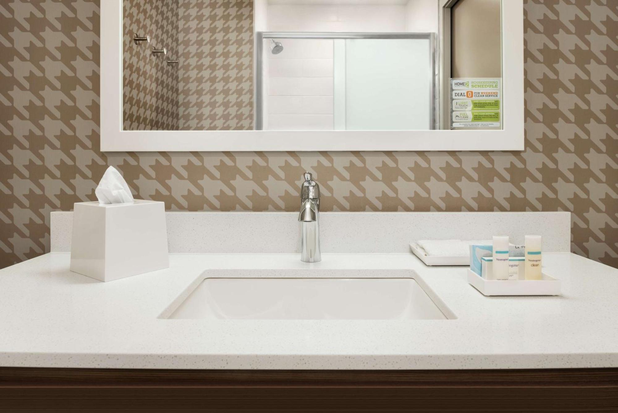 Home2 Suites By Hilton Bismarck Bagian luar foto